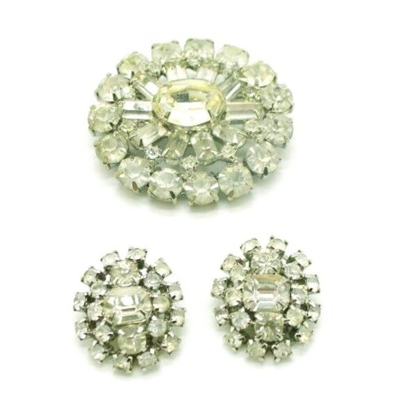 Vintage Jewelry - Clear Rhinestone Rhodium Silver Tone Large Flower